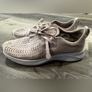 Native Women's Dusty Pink Sneakers Sz 7